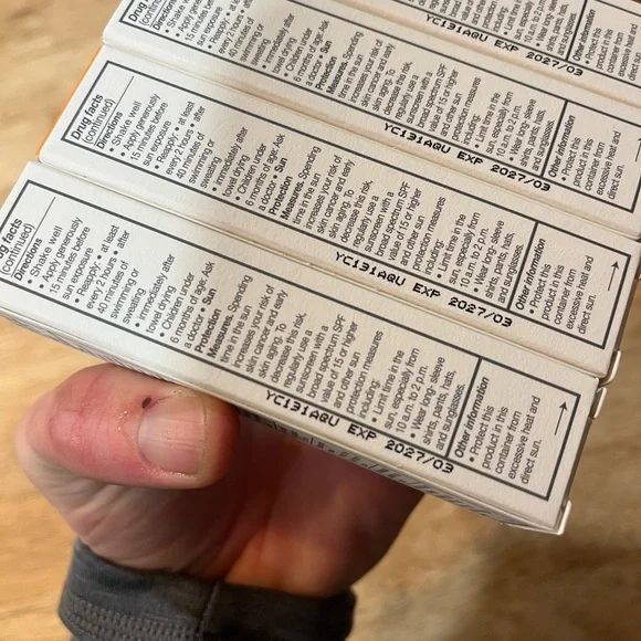 4x - 0.3 FL oz Avene Multi-Defense Fluid Daily Face Protection lotion SPF 50 - Picture 3 of 4